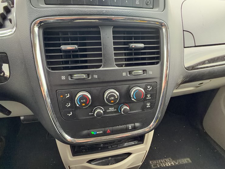2015-dodge-grand-caravan-image-27