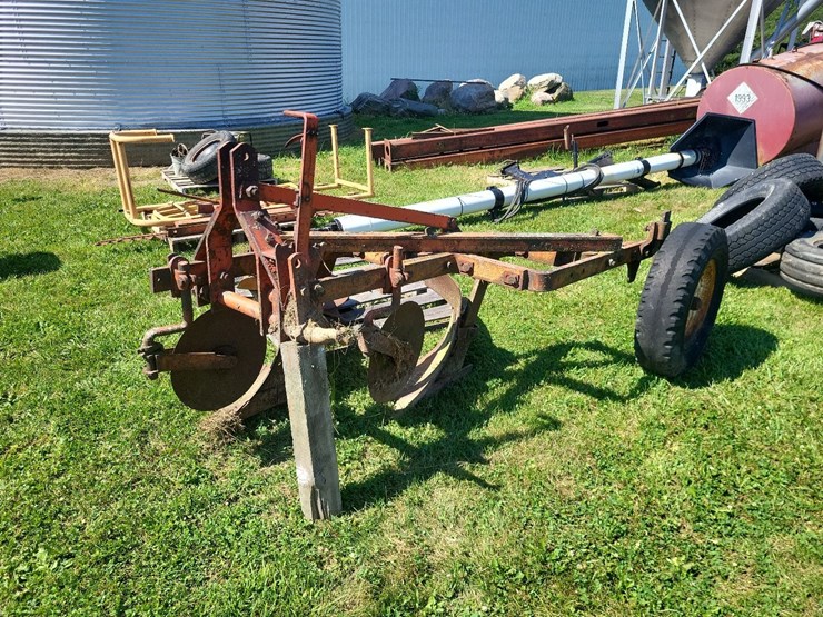 allis-chalmers-3-bottom-3pt-hitch-moldboard-plow-w/coulters-image-7