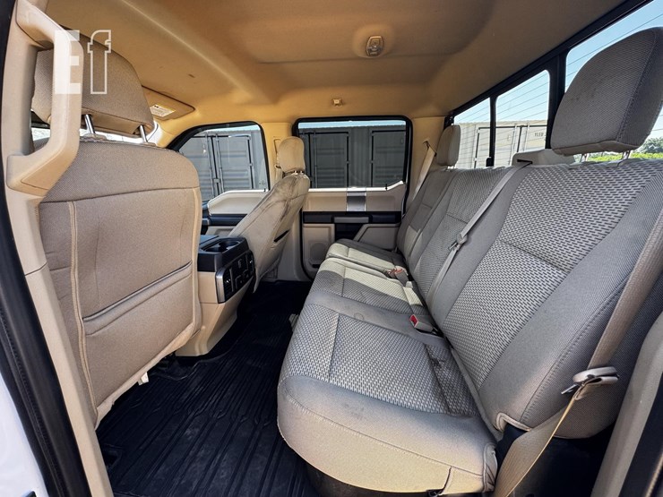 2021-ford-f150-xlt-image-14
