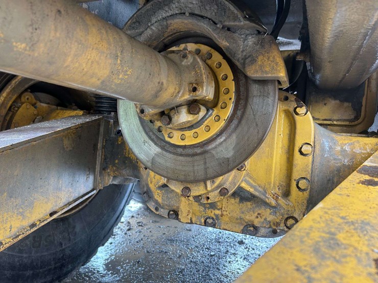 2008-caterpillar-725-image-21