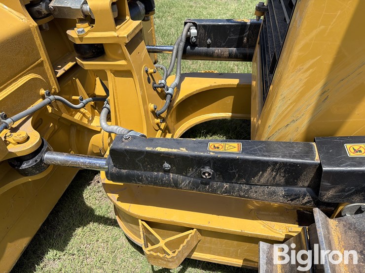 2019-caterpillar-d6n-image-12
