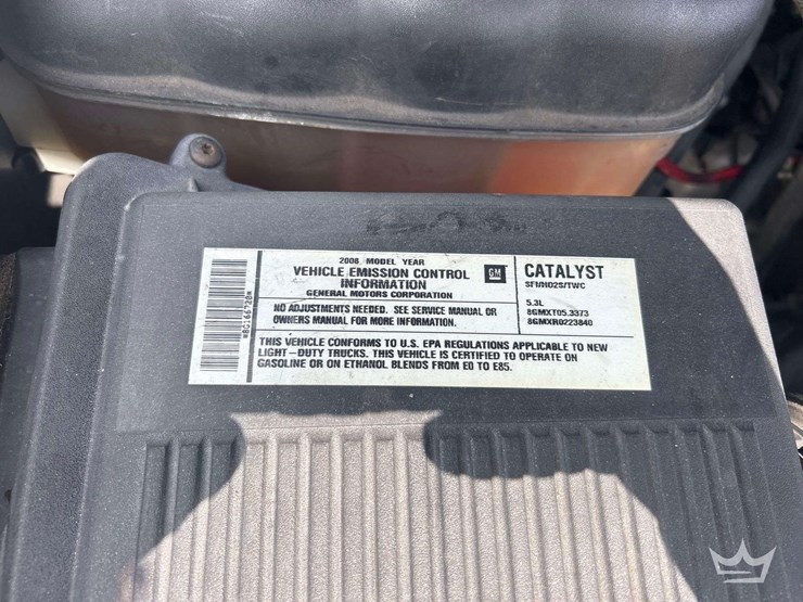 2008-chevrolet-suburban-image-11