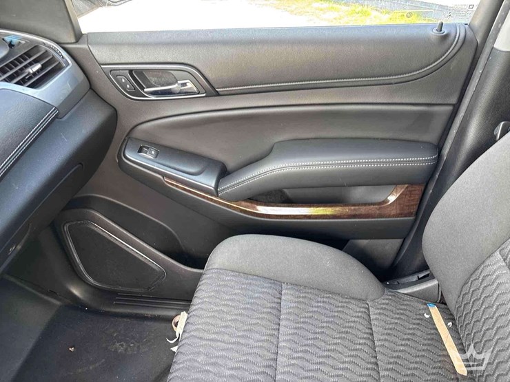 2018-chevrolet-tahoe-image-21