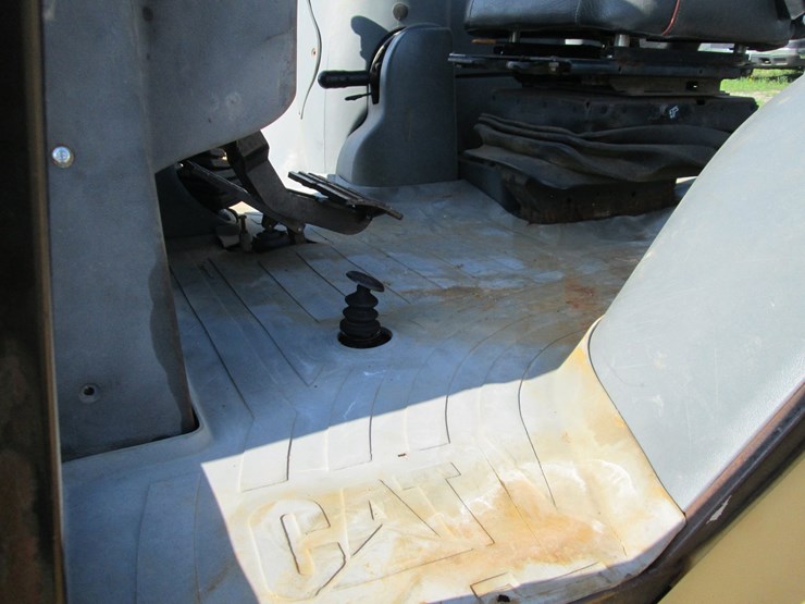 2004-caterpillar-420d-image-35