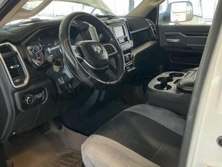 2019-dodge-3500-image-24