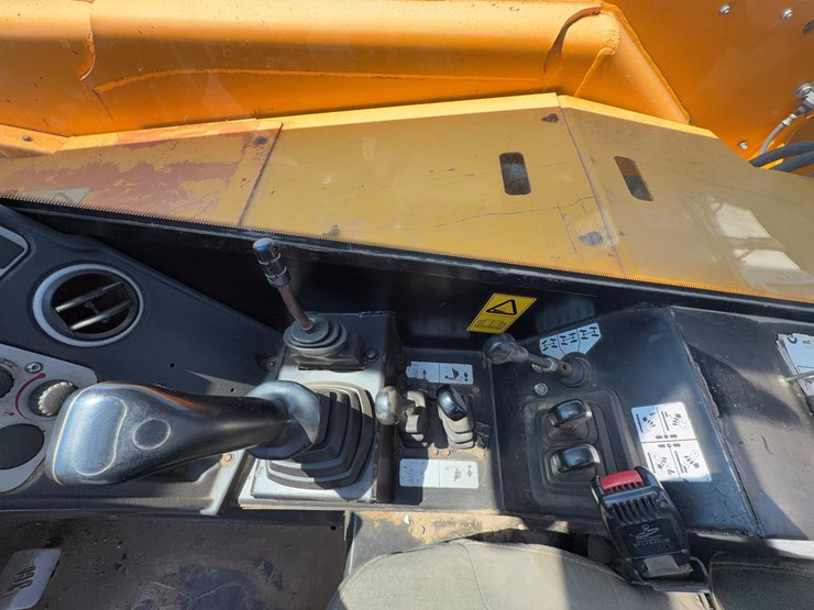 2011-jcb-510-56-image-30