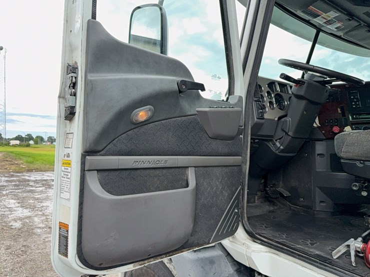 2012-mack-cxu613-image-44