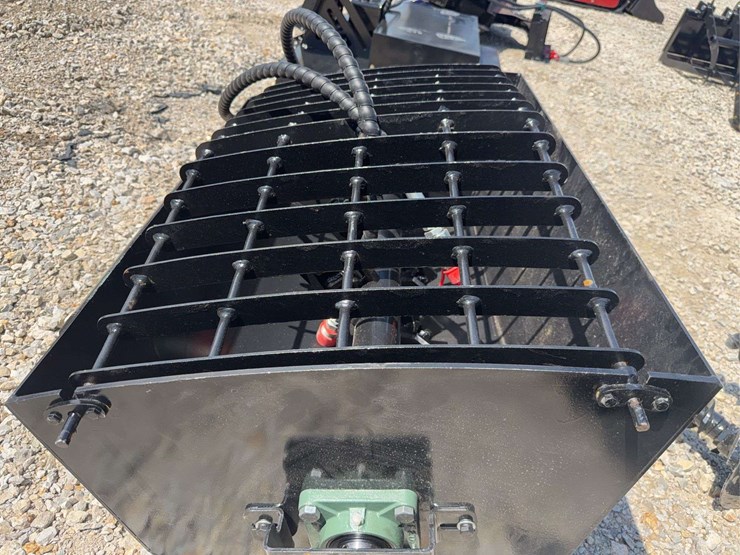 35”-hydraulic-mini-skid-steer-mixing-bucket-image-5