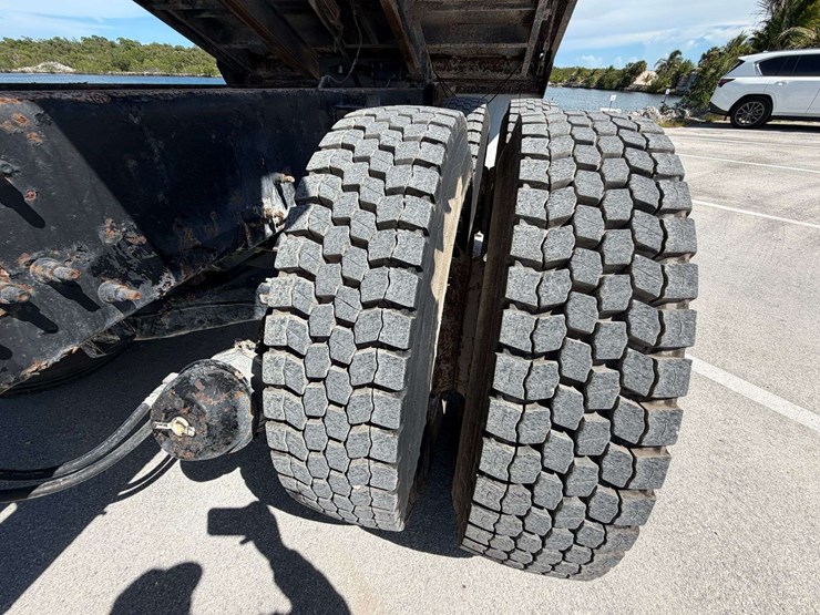 2006-mack-granite-ct713-image-31