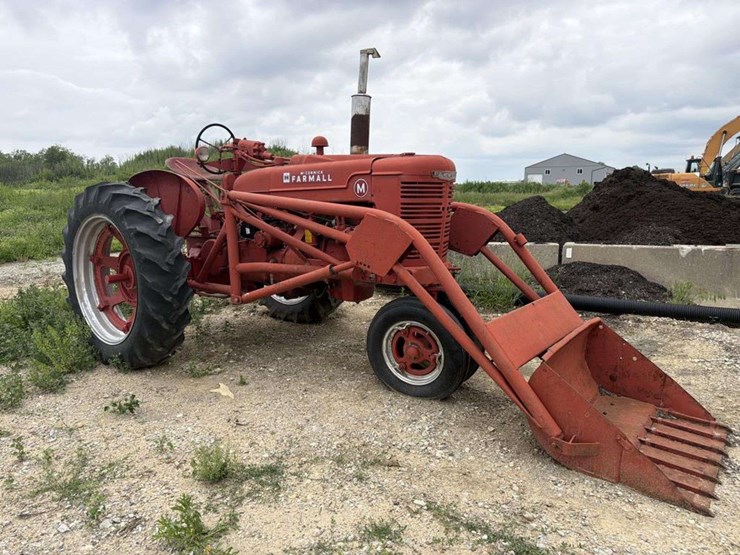 farmall-m-loader-tractor-image-5