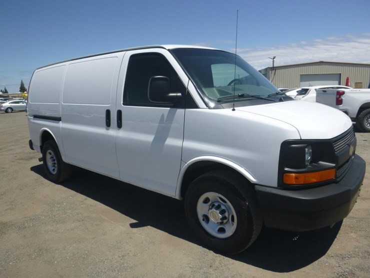 2014-chevrolet-express-2500-image-3