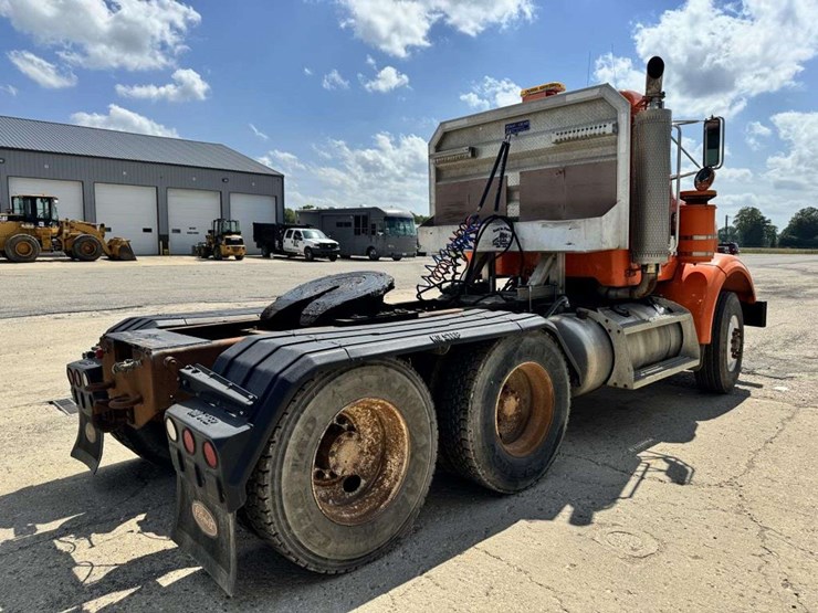 2004-peterbilt-357-image-4