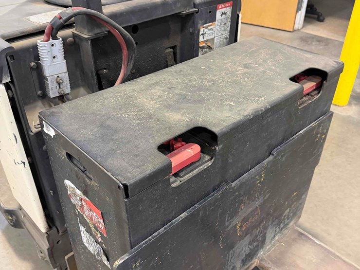 electric-pallet-jack-image-9