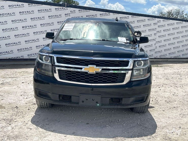 2016-chevrolet-tahoe-image-24