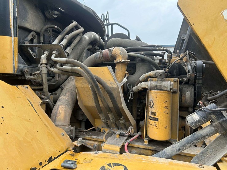 2008-caterpillar-725-image-51