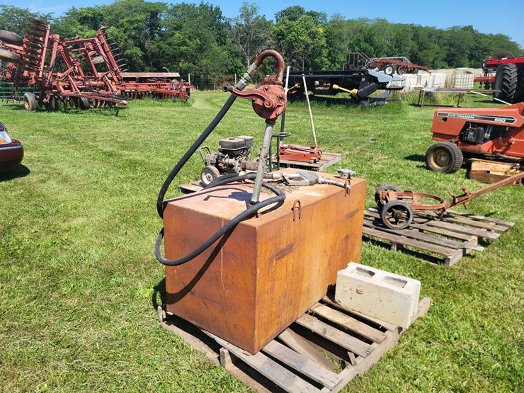 gas-tank-w/hand-pump,-hose-and-nozzle-image-5