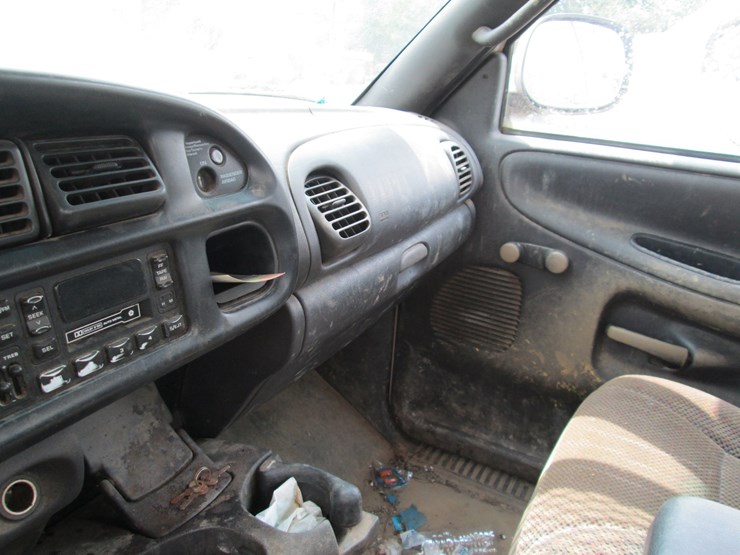 1999-dodge-2500-image-26