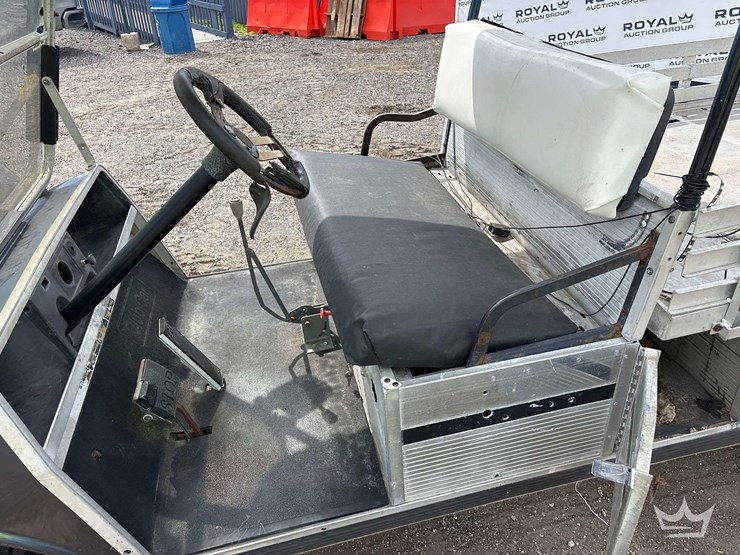 1997-club-car-carryall-vi-gas-utility-cart-image-6