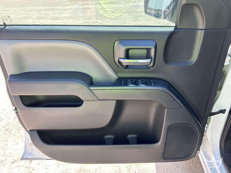 2015-chevrolet-silverado-image-11