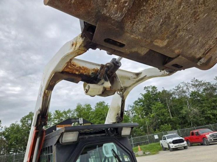 2012-bobcat-s70-image-29