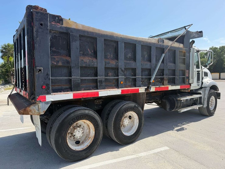 2006-mack-granite-ct713-image-4