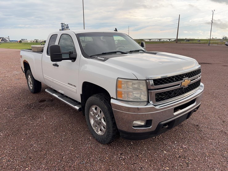 2011-chevrolet-silverado-2500-image-3