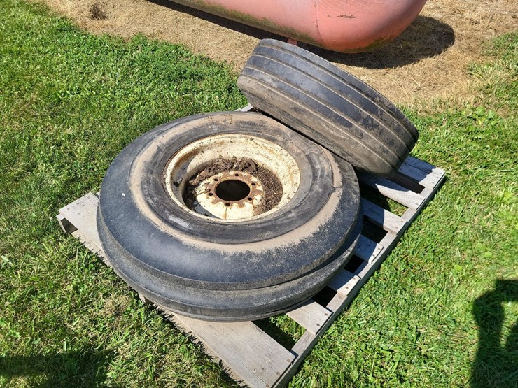 3-rib-farm-tire-w/6-bolt-rim-and-implement-tire-w/8-bolt-rim-image-1