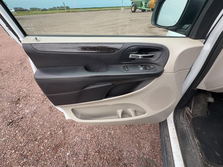2014-dodge-grand-caravan-image-18