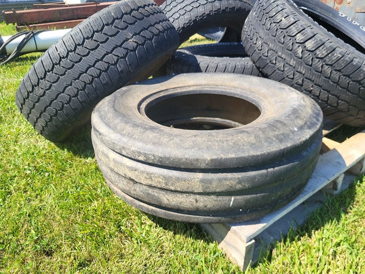 (4)-275/65r18-tires,-(1)-9.5l-15-tire-image-8