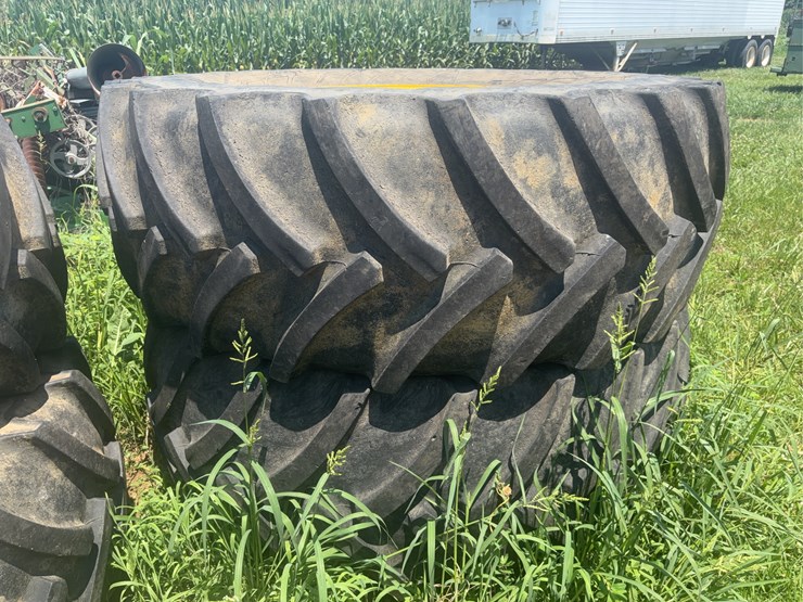 set-of-4-floater-wheels-for-r4030-sprayer-image-4