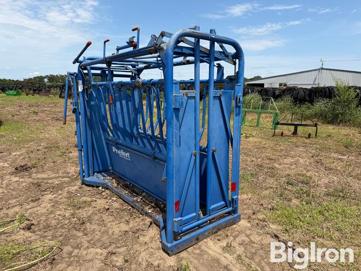 priefert-squeeze-chute-image-7