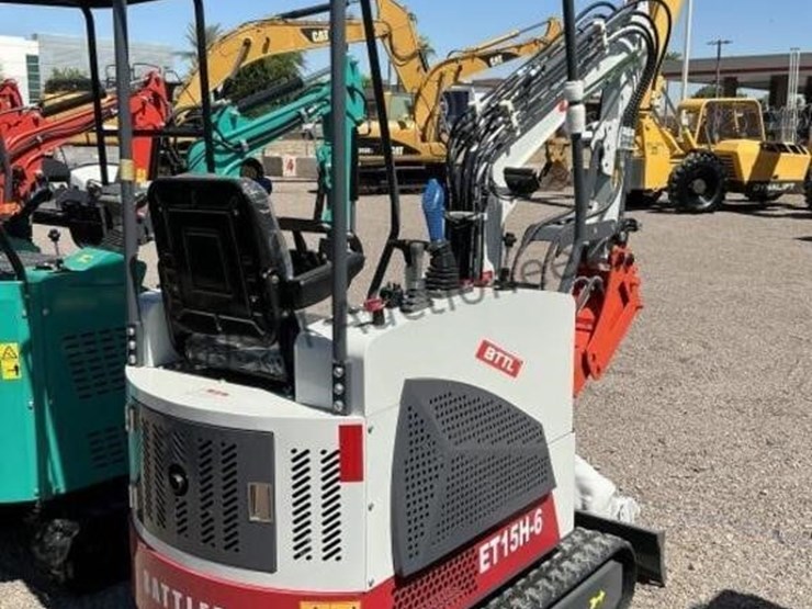 2025-battler-et15h-mini-excavator-image-4