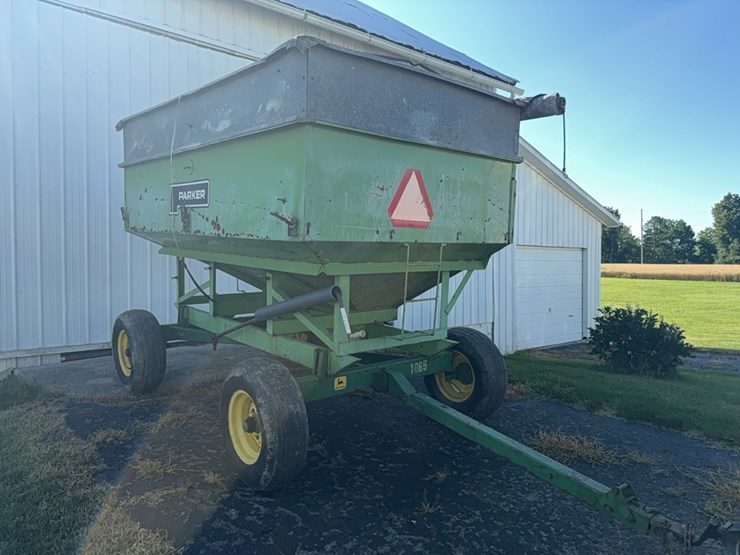 parker-gravity-wagon-w/-john-deere-gear-image-1