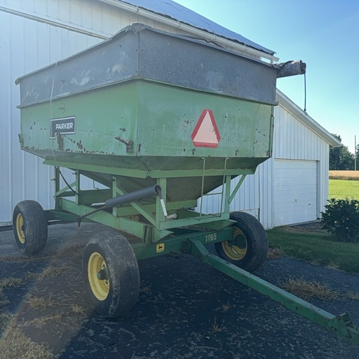 Parker Gravity Wagon w/ John Deere Gear