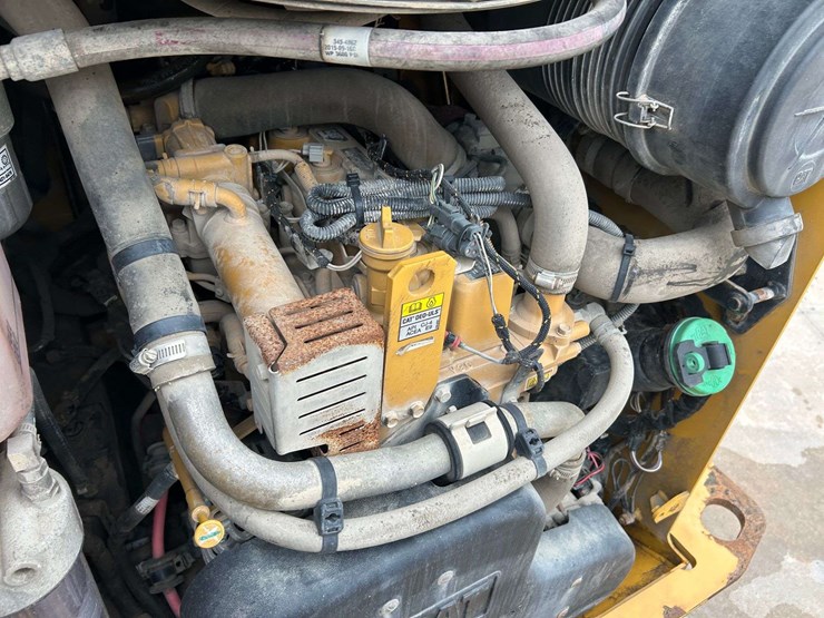 2015-caterpillar-259d-image-31
