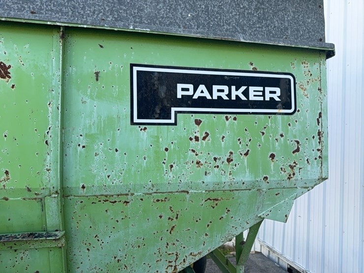 parker-gravity-wagon-w/-john-deere-gear-image-10