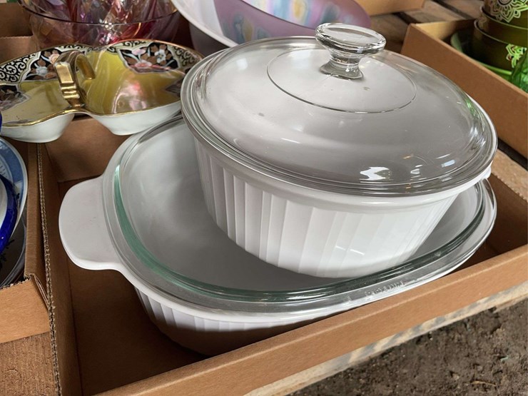 assorted-decorative-tableware-and-kitchenware-collection-image-8