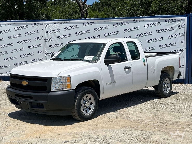 2013-chevrolet-silverado-image-1