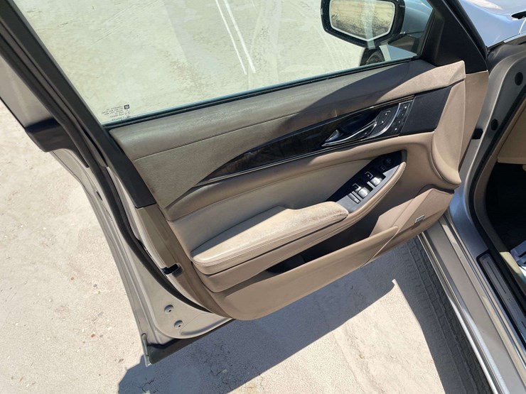 2014-cadillac-cts-4-door-sedan-(125,273-miles)-image-9