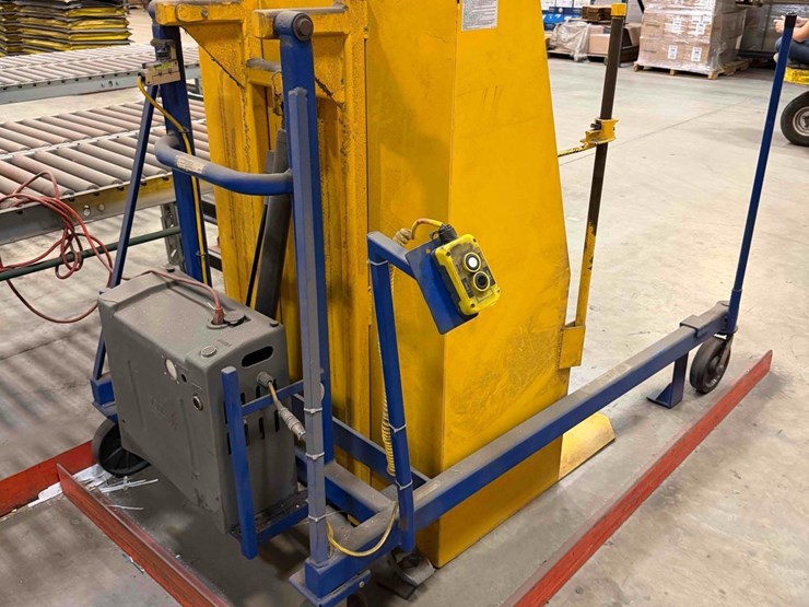 vestil-tcd-u-60-dc-universal-dc-trash-can-dumper-image-7