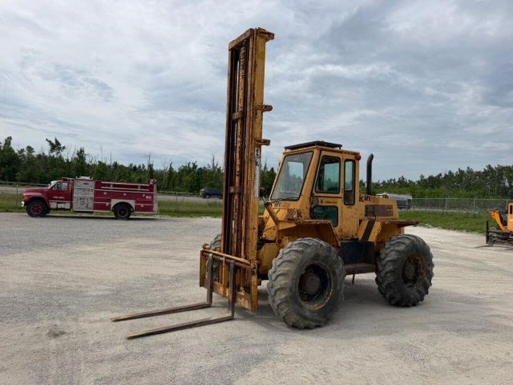 lift-king-4x4-rough-terrain-forklift-image-1