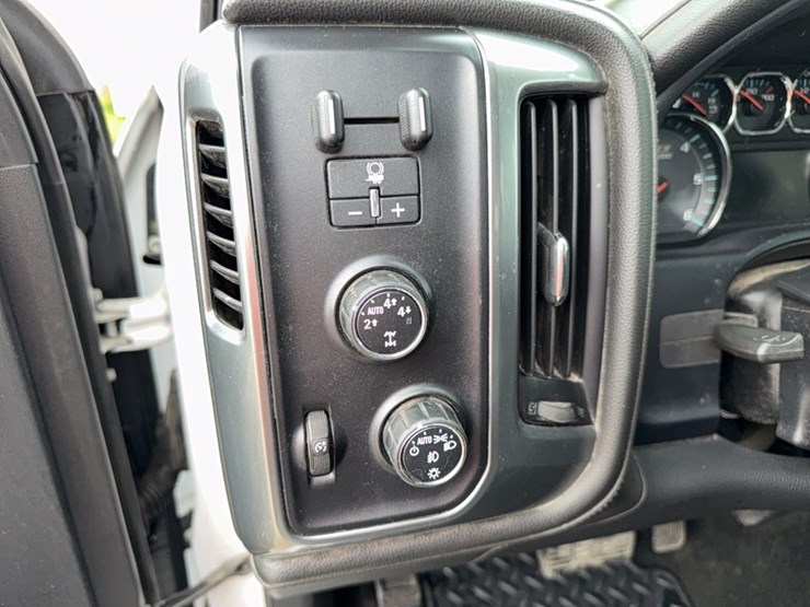 2016-chevrolet-silverado-ltz-image-34