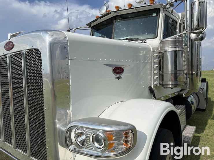 2015-peterbilt-388-image-11