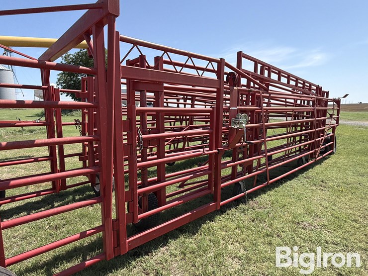 2020-diamond-w-portable-folding-corral-image-15