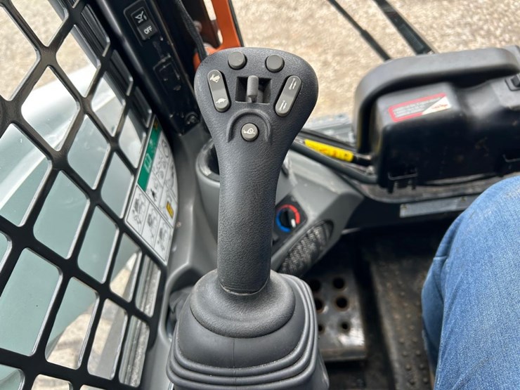 2024-bobcat-s650-image-25
