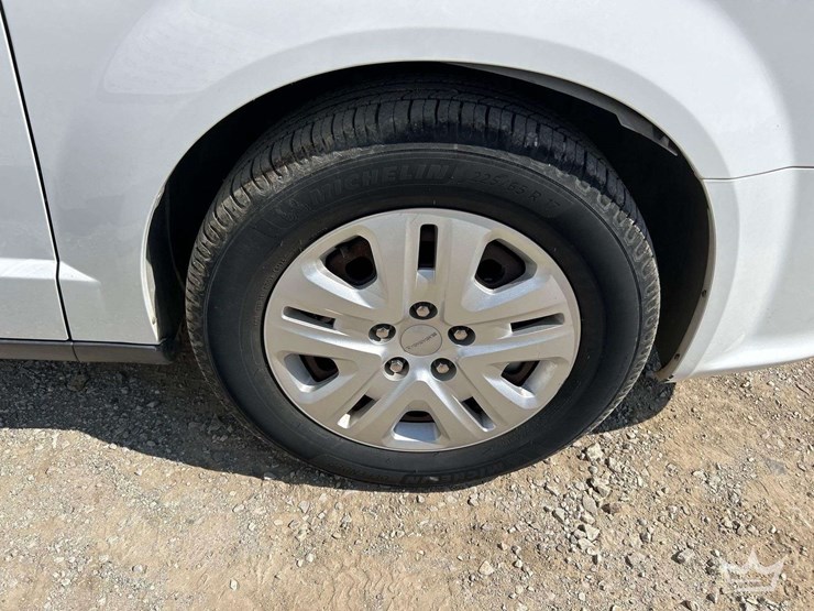 2014-dodge-caravan-image-25