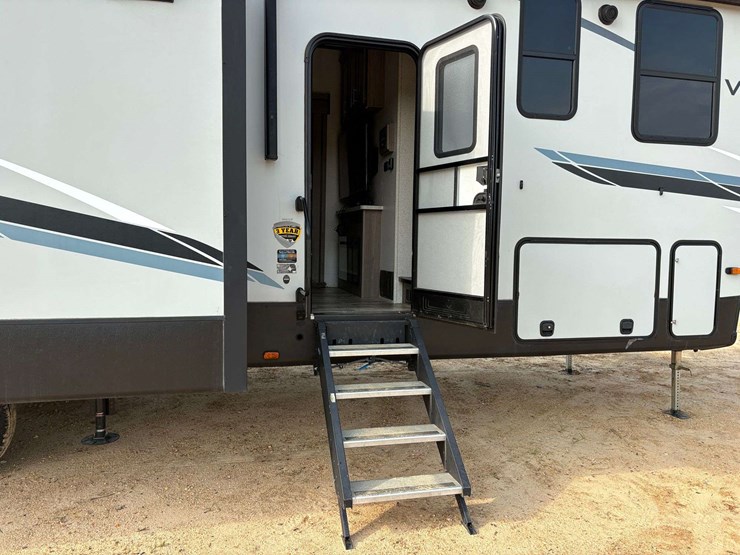 2021-keystone-volante-40'-5th-wheel-travel-trailer-image-10