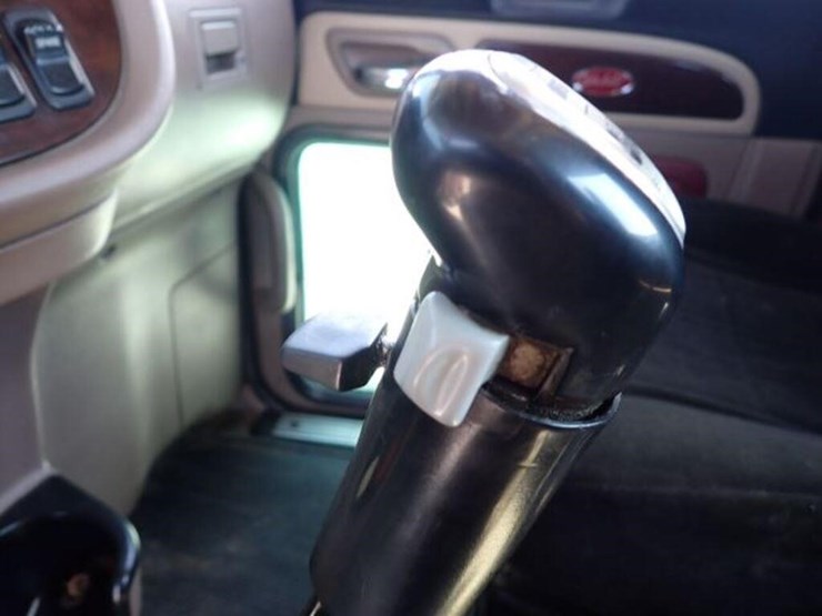 2013-peterbilt-367-image-24