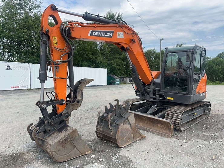2023-develon-dx89r-excavator-with-2-buckets-image-1