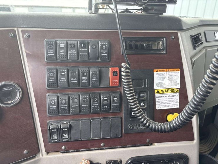 2018-western-star-4700-image-23